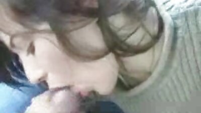 Ein kahlköpfiger Schwarzer zieht eine Brünette an den Haaren, während er sie fickt reife damen porno
