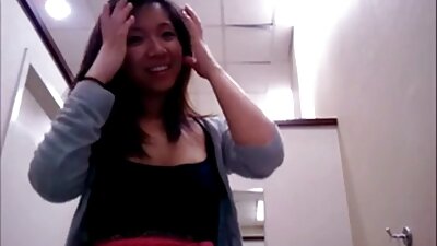 Eine Blondine mit großen Titten zieht sich reife frauen sex video ihren Strap-On an, um ihre Schlampe zu ficken